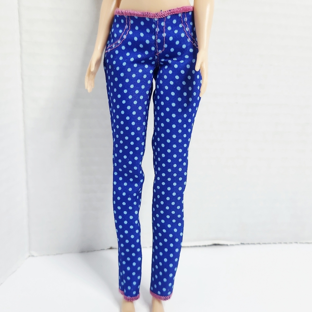 Barbie - Picture 2 of 10